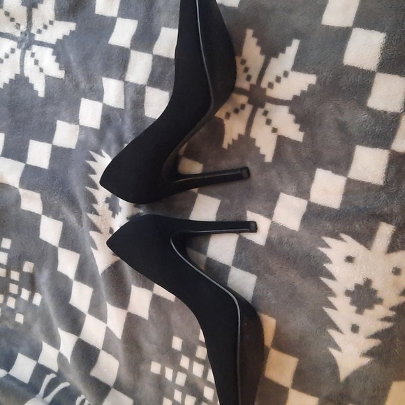 Delicious Black Faux Suede Zoom Pointed Toe 4 Inch Stiletto Slip On Pumps Size 6 - Picture 11 of 12